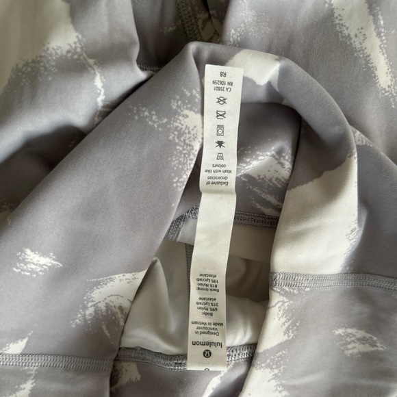 Lululemon Wunder Under High-Rise legging 25" size 6. EUC. - Picture 5 of 6
